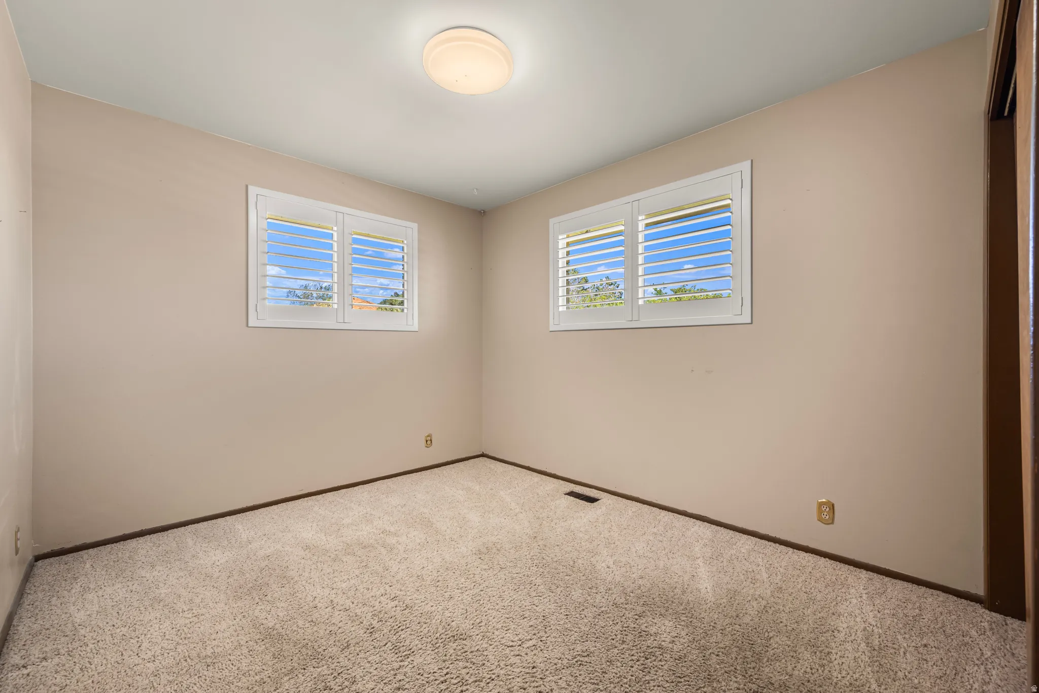SPACIOUS BEDROOM W/PLANTATION SHUTTERS!