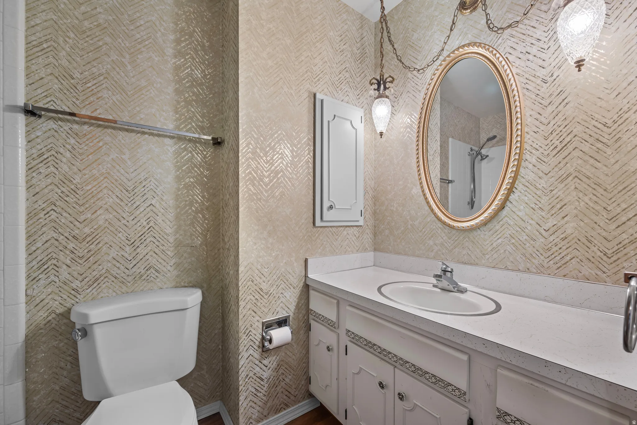 CUTE MAIN FLOOR BATHROOM!