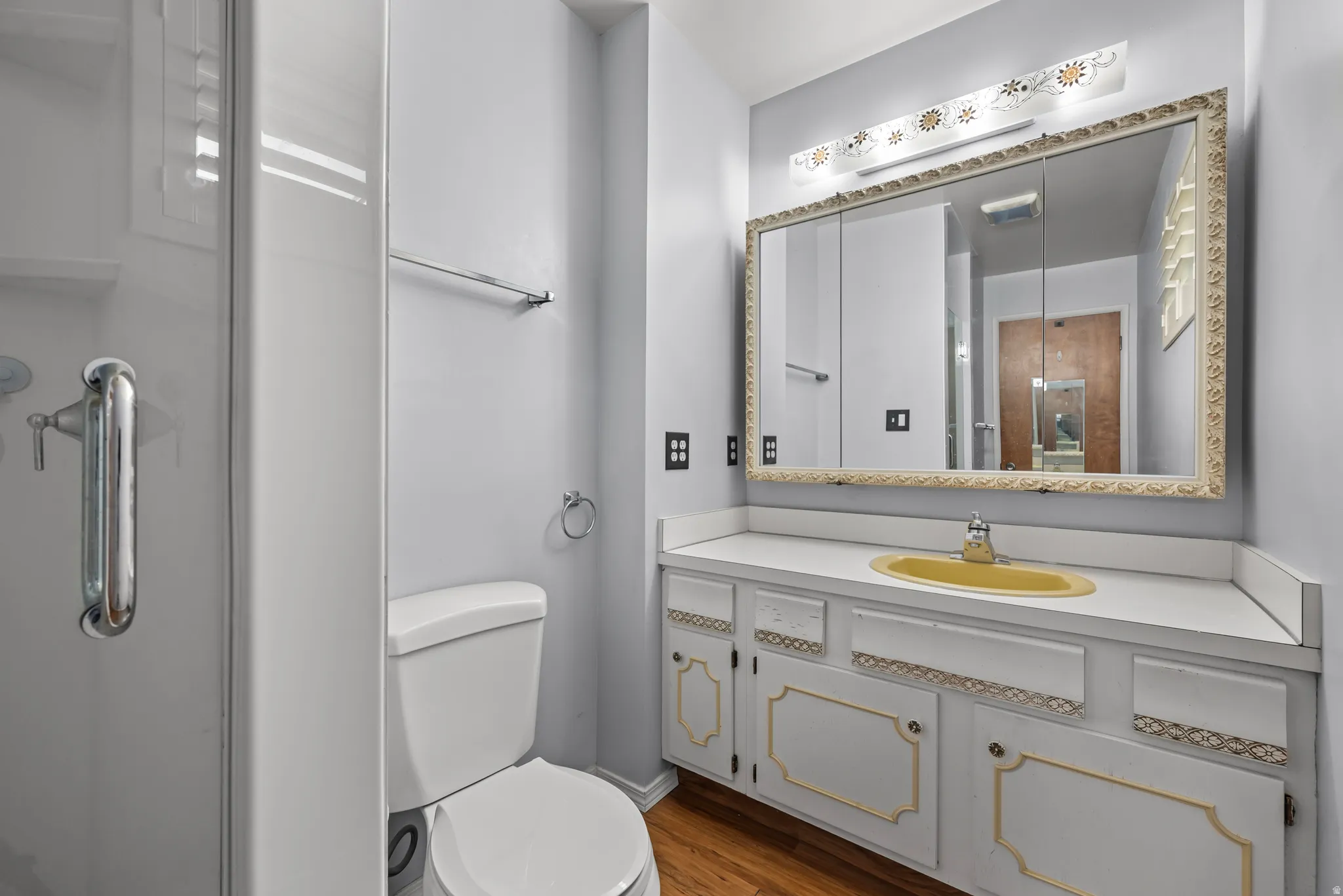 MASTER BATHROOM!