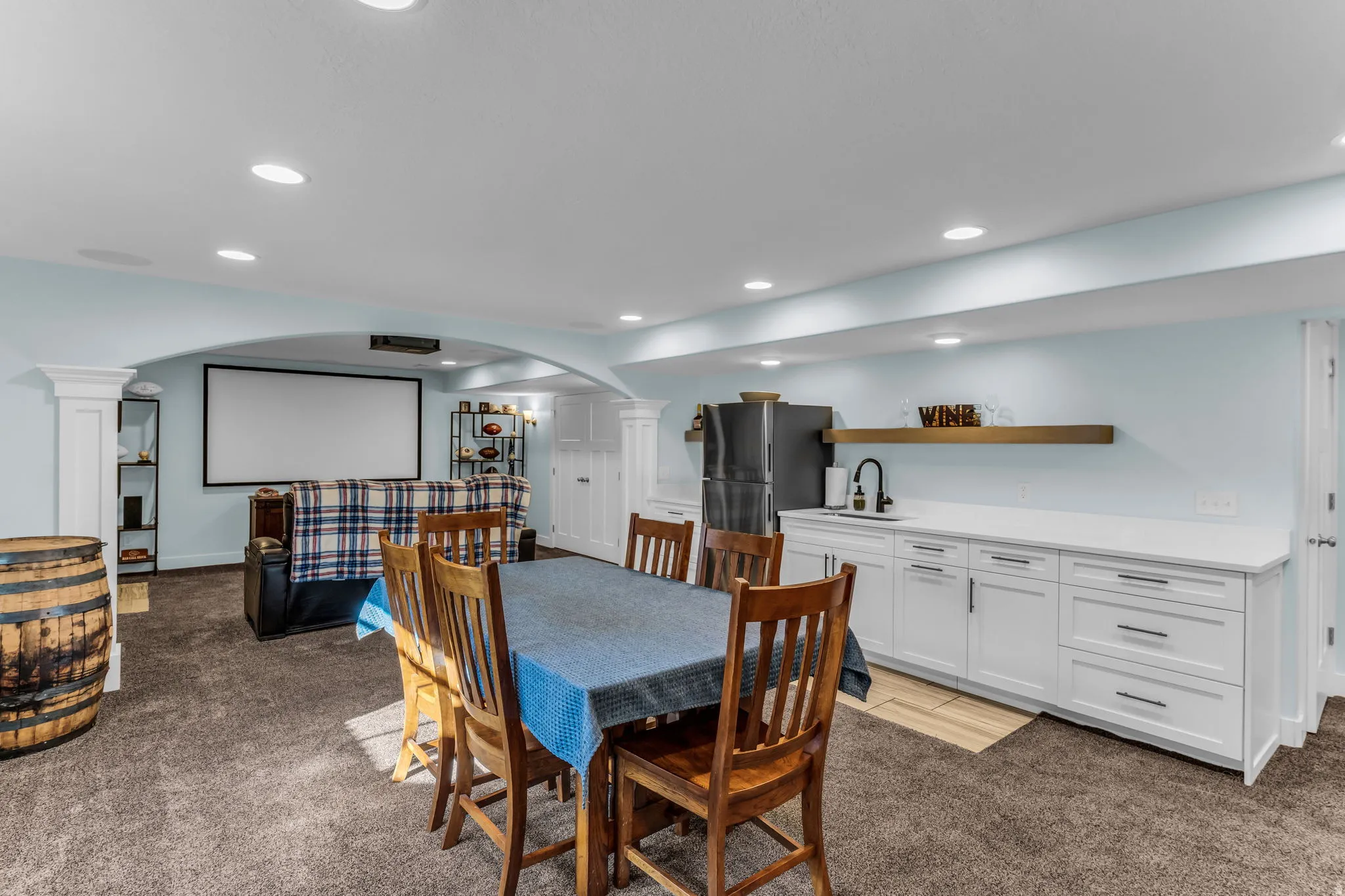 Kitchenette/Media room