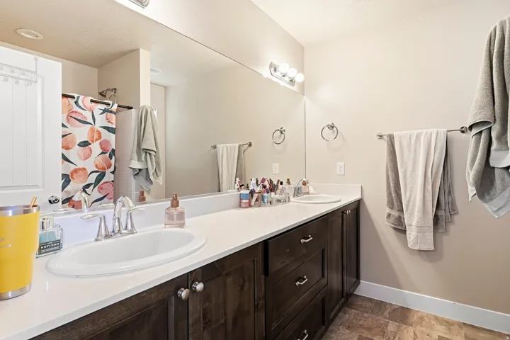 Double vanity featuring white oval sinks and chrome faucets