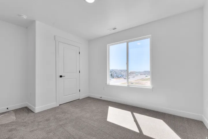 Neutral wall finishes