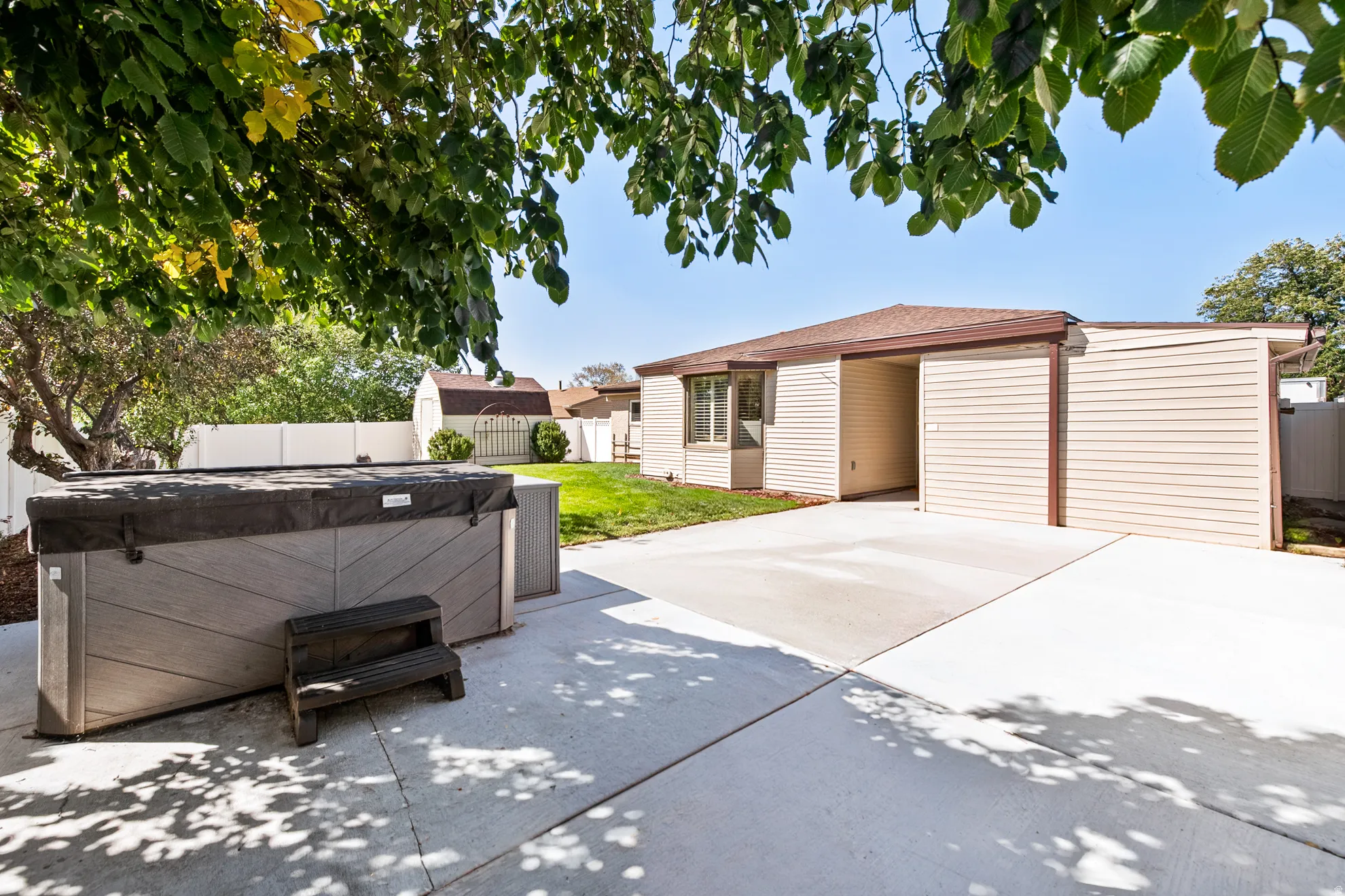 Expansive concrete patio
