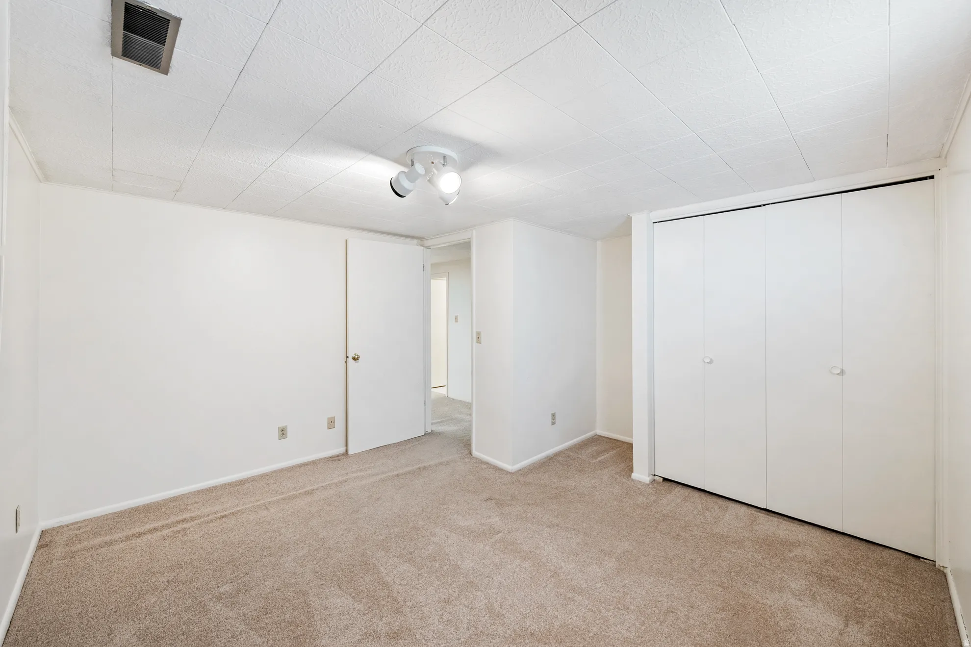 Neutral-toned carpet flooring with white walls