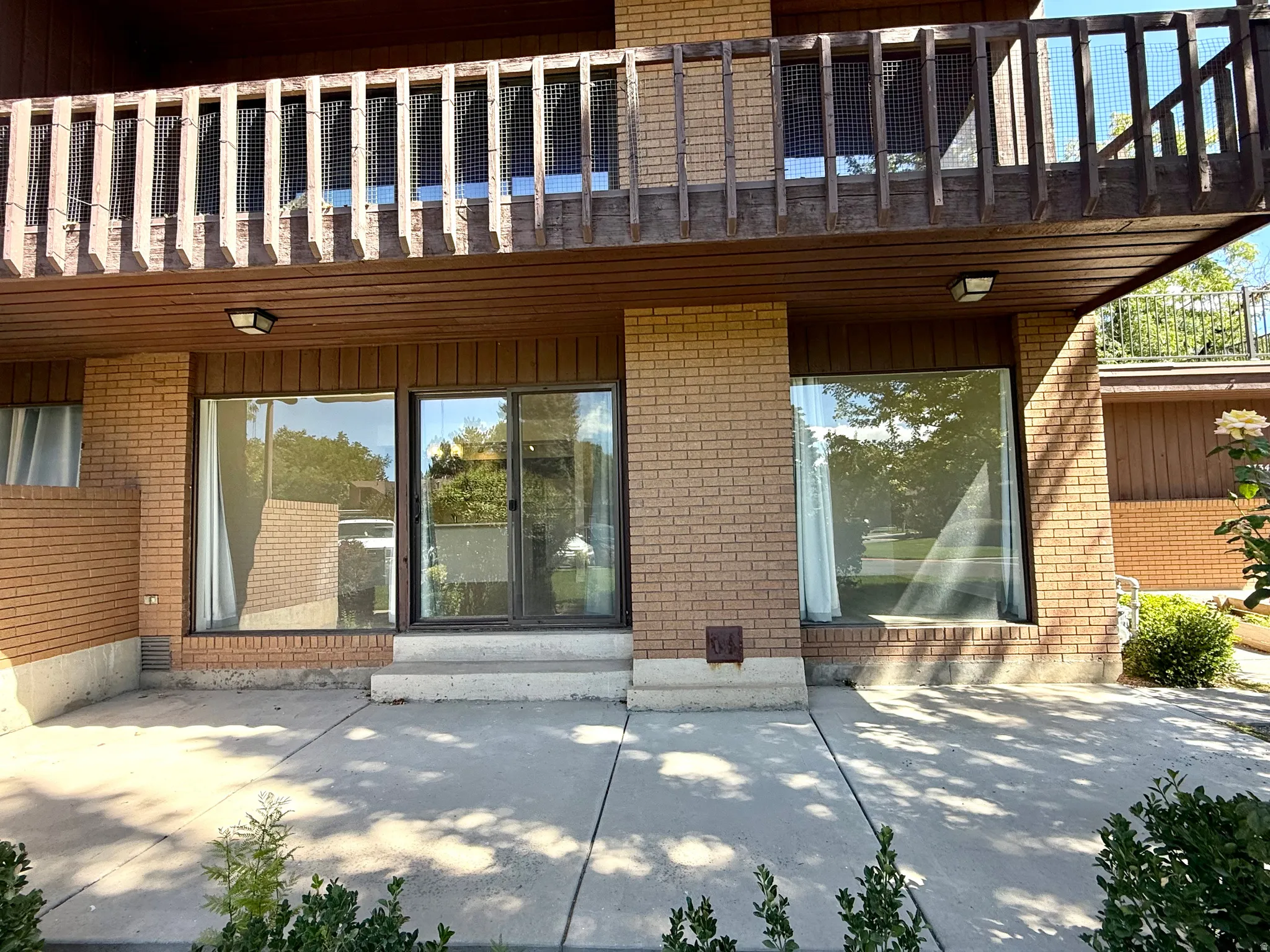 Front Patio w/slinding glass doors