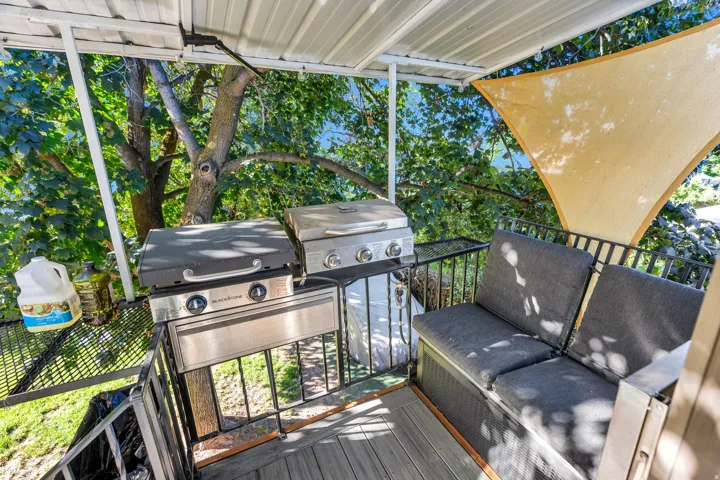 Outdoor covered deck