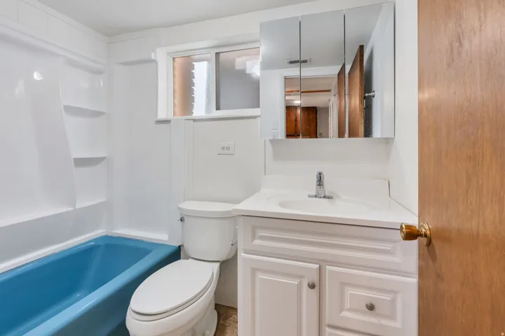 Full bathroom in basement