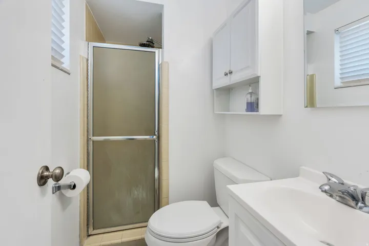 3/4 master bath with walk-in shower