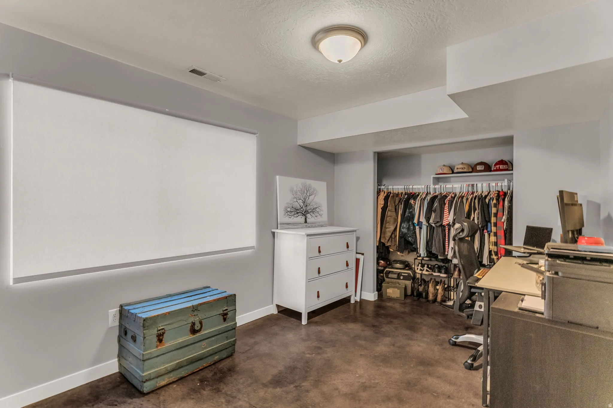 Recessed open closet with shelving and hanging rod