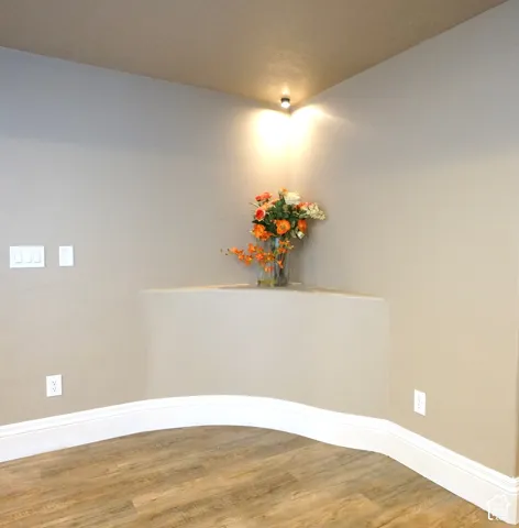Corner display niche with integrated accent lighting