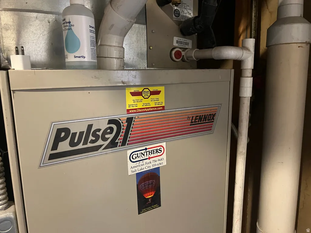 High Efficiency Furnace.  The Lennox Pulse 21 works like a charm and reallly cuts that gas bill down to size.