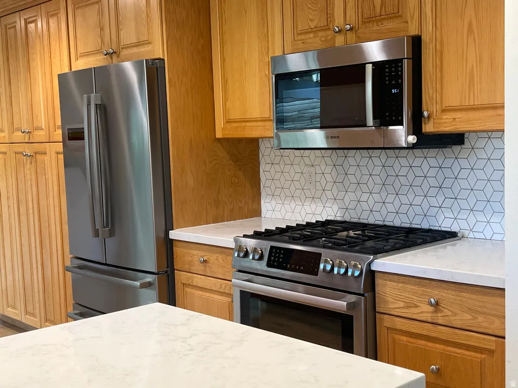 So much STORAGE easy gas cooking for the home chef!  Matching Bosch applicances.