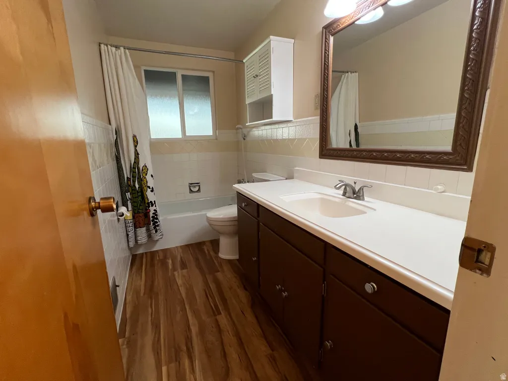 Same main floor bathroom, no virtual staging.