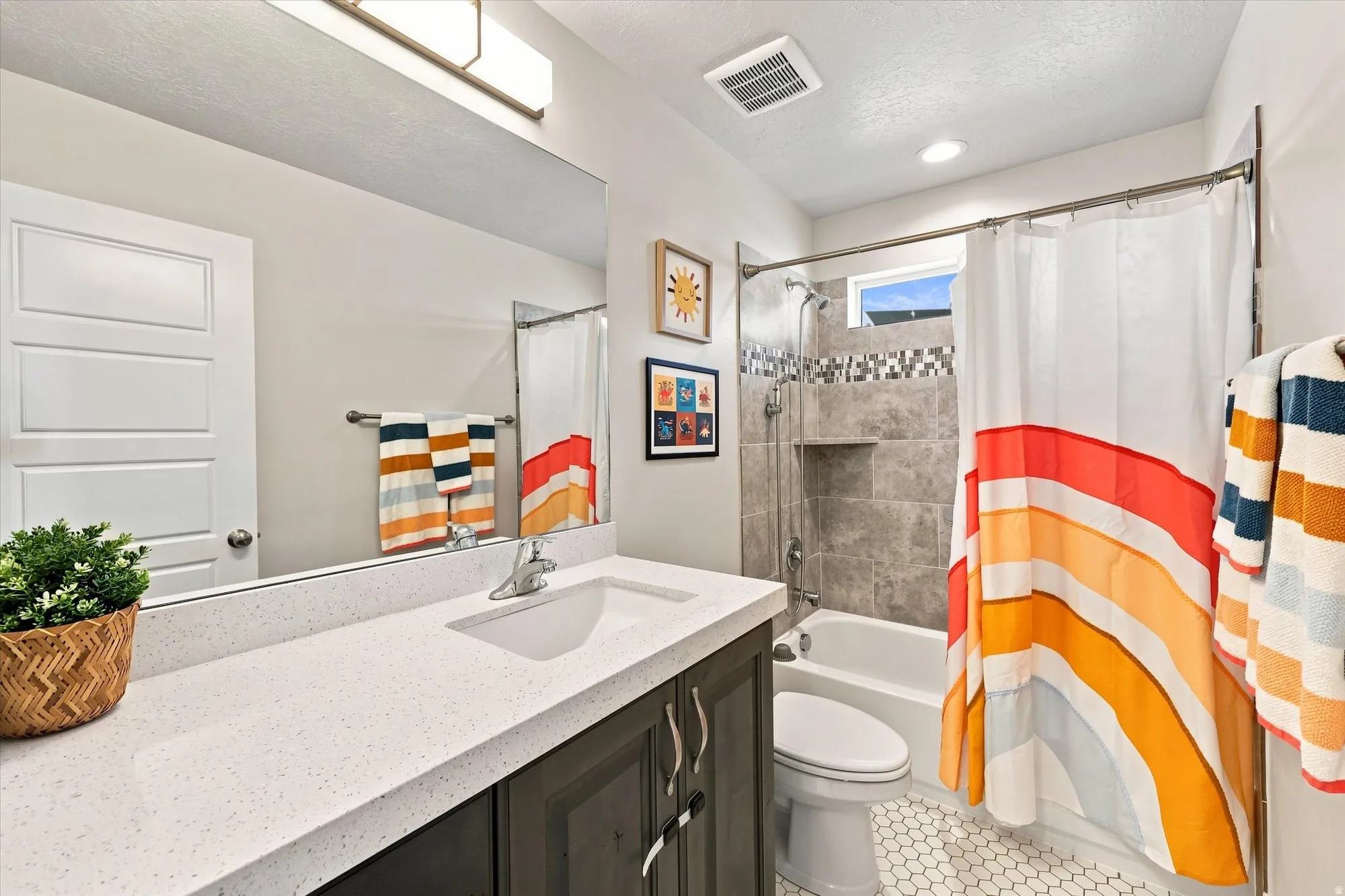 Integrated vanity with a white countertop and undermount sink