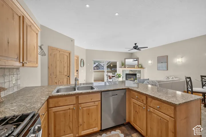 Open floorpan great for entertaining :)