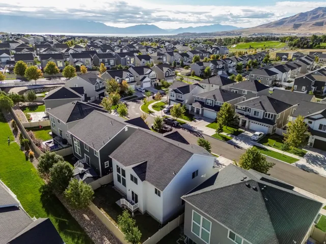 Expansive neighborhood featuring varied architectural styles and mature landscaping