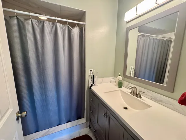 Bathroom 2 - Full - Exclusive to Bedroom 2