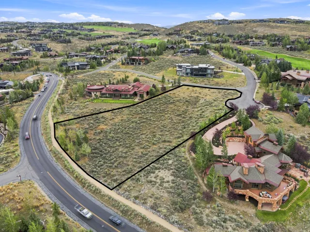 Expansive undeveloped lot with natural ground cover