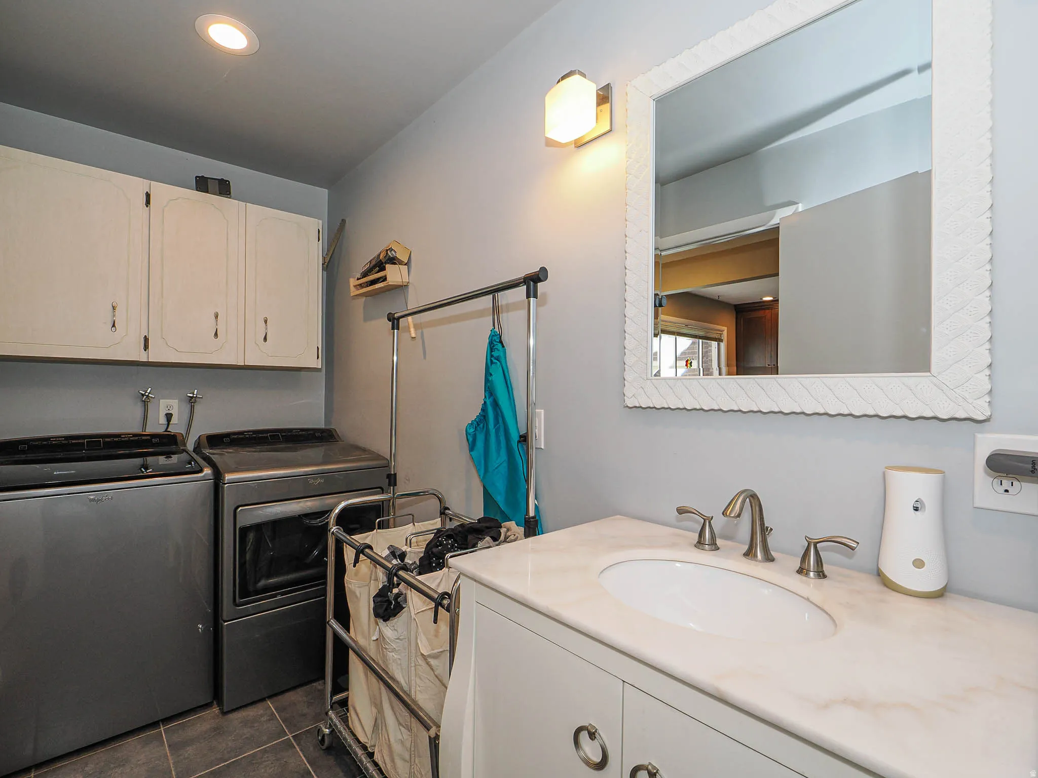 3rd bathroom (1/2) and laundry room.