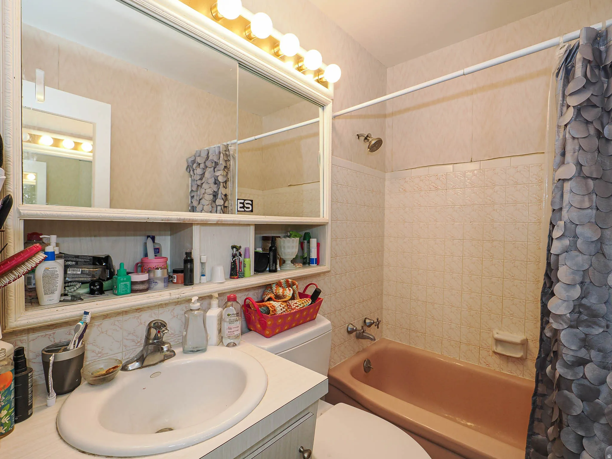 2nd bathroom.