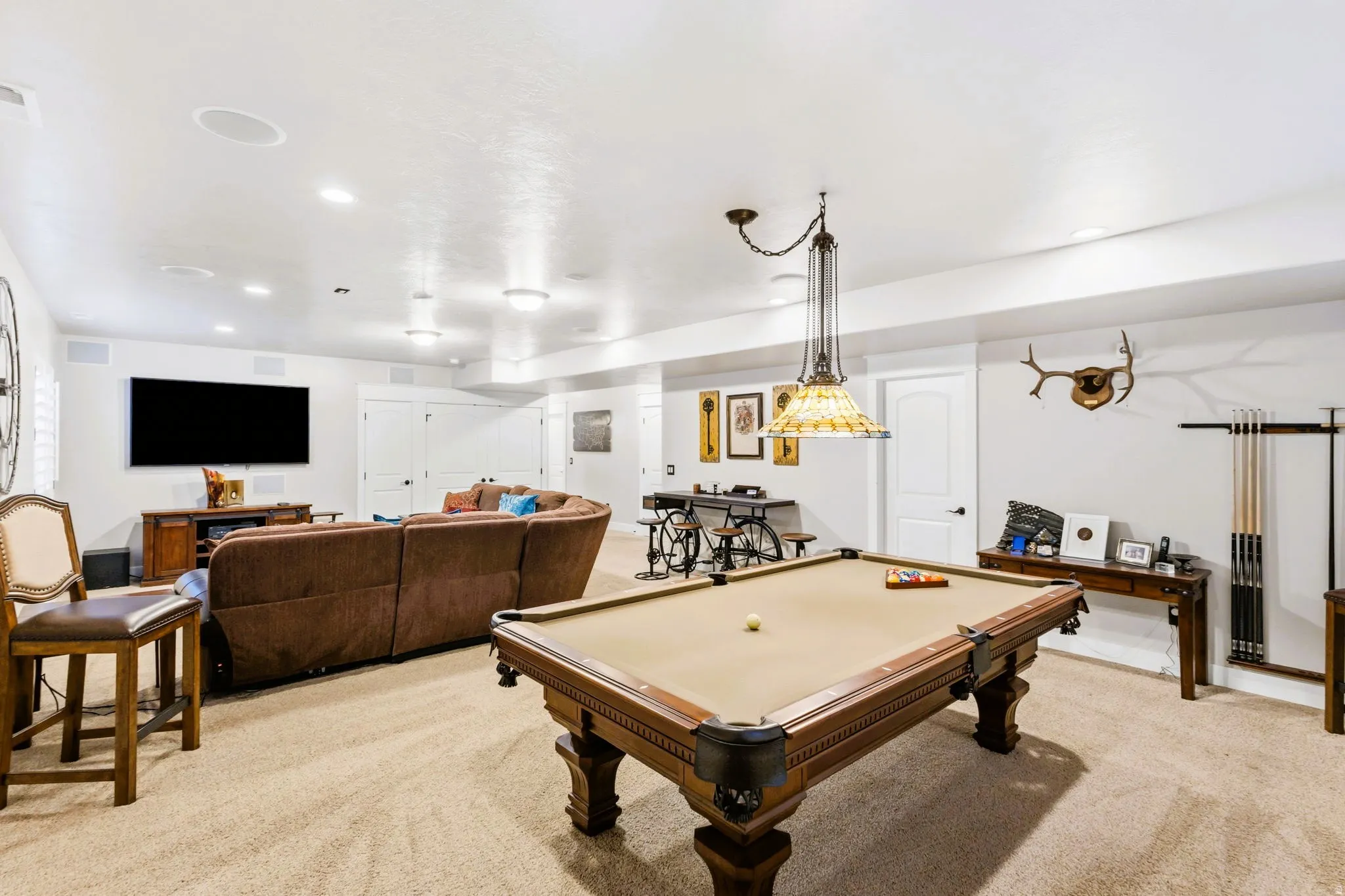 Spacious living room featuring carpeted flooring and recessed lighting