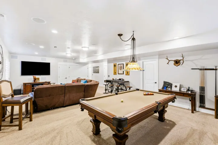 Spacious living room featuring carpeted flooring and recessed lighting