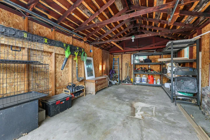 Detached garage