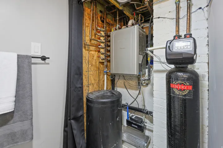 Newly upgraded copper plumbing and instant water heater