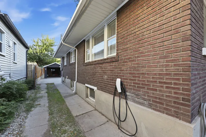 EV charger - Can be include/excluded with the sale