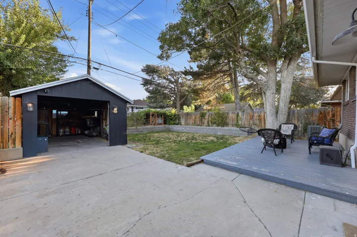 Detached garage