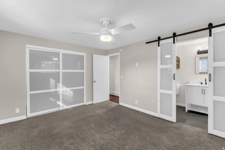 Wall-to-wall carpeting and neutral wall tones