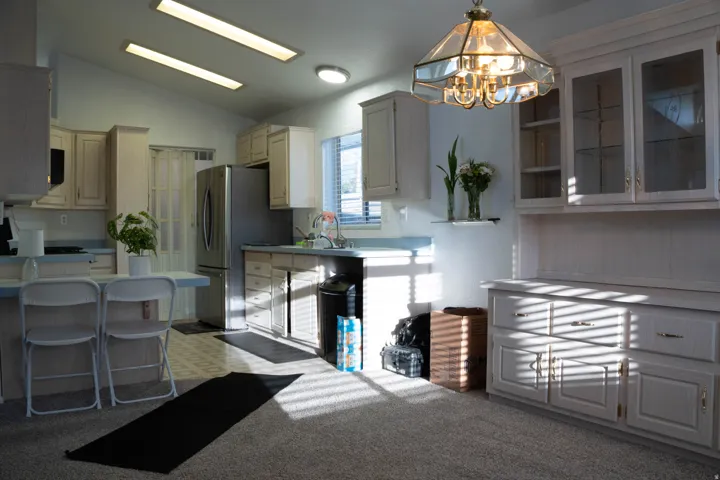 Vaulted ceiling with recessed lighting