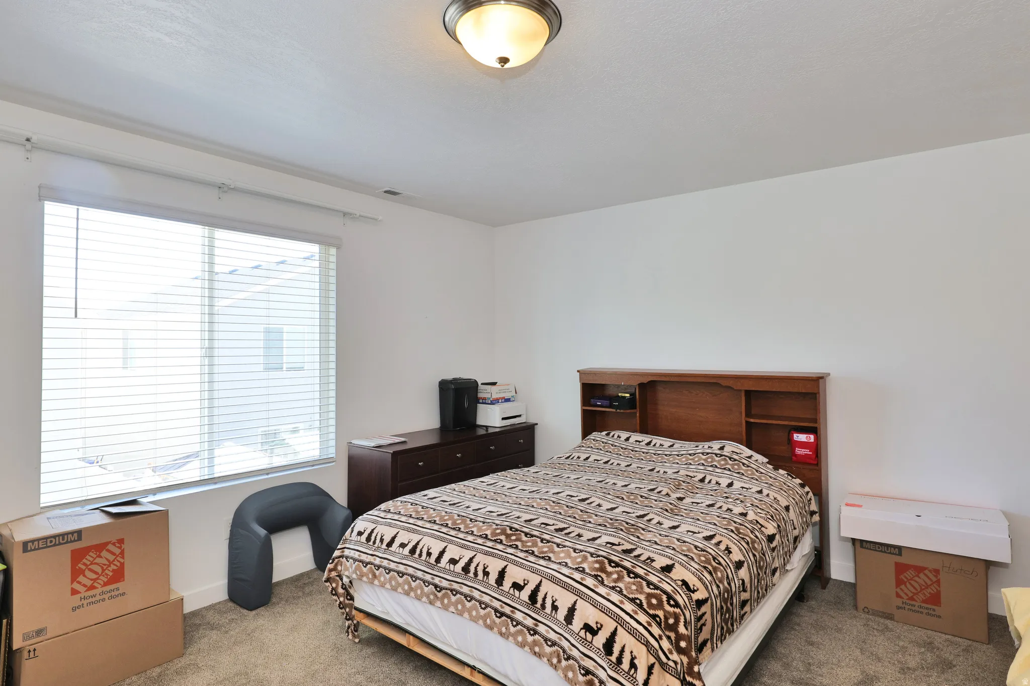 Recessed window with blinds