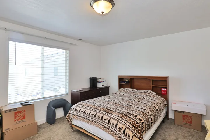 Recessed window with blinds