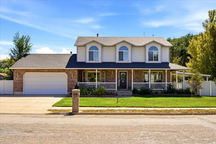 Spacious and updated 5 bed/4 bathroom home on a large .29-acre corner lot!
