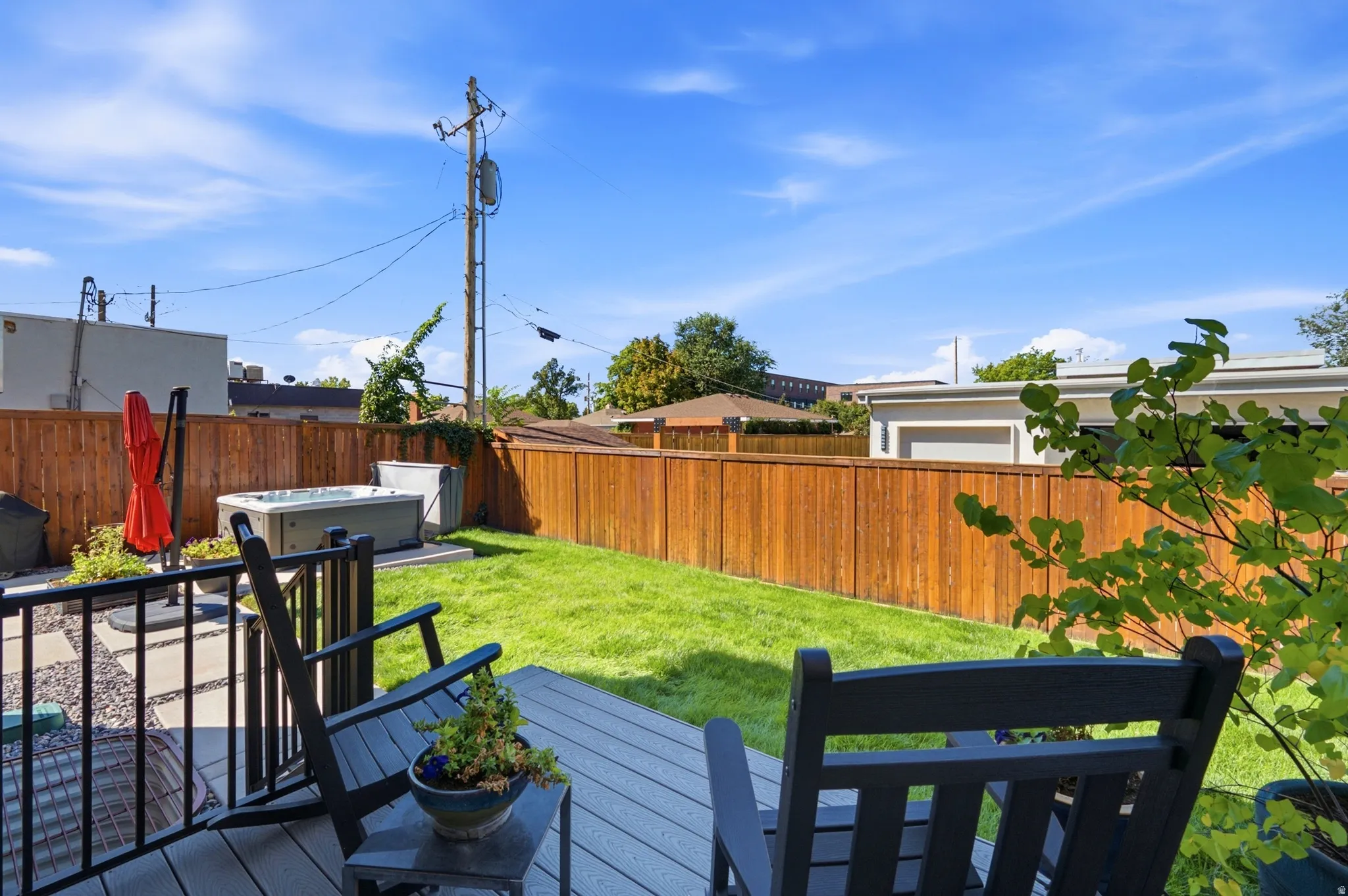 Deck on west side overlooking yard