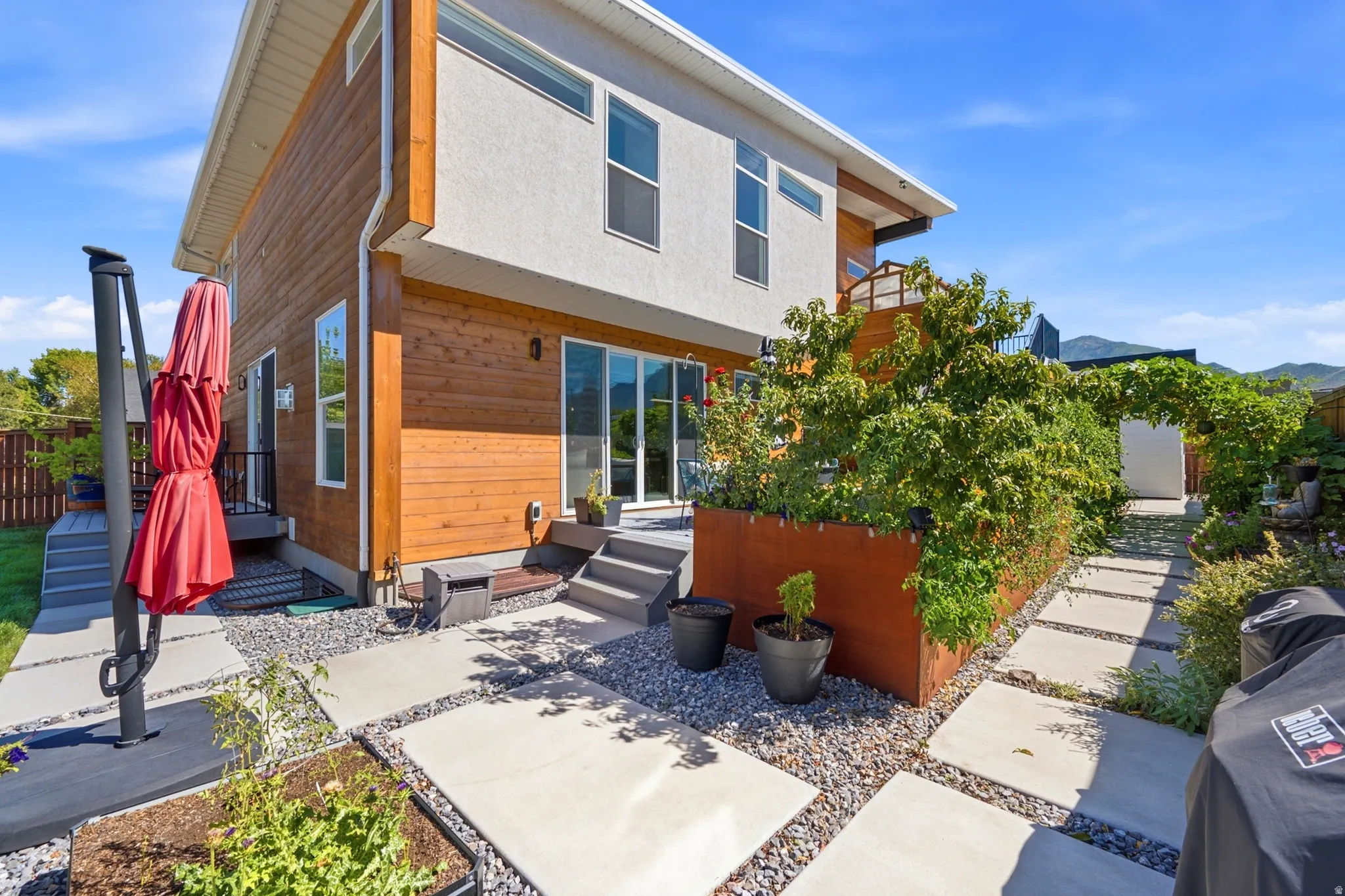 Garden & concrete stepping stones