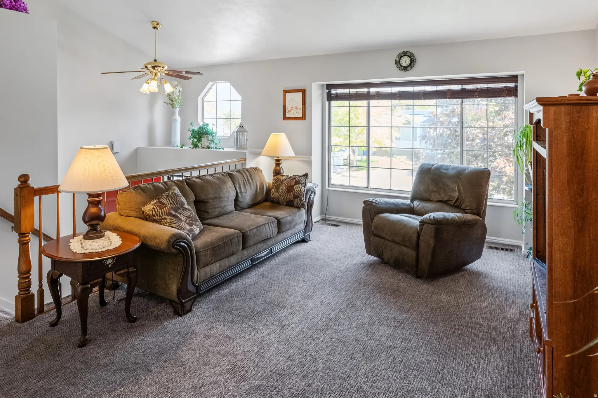 Large bay window provides loads of sun into this comfortable living room