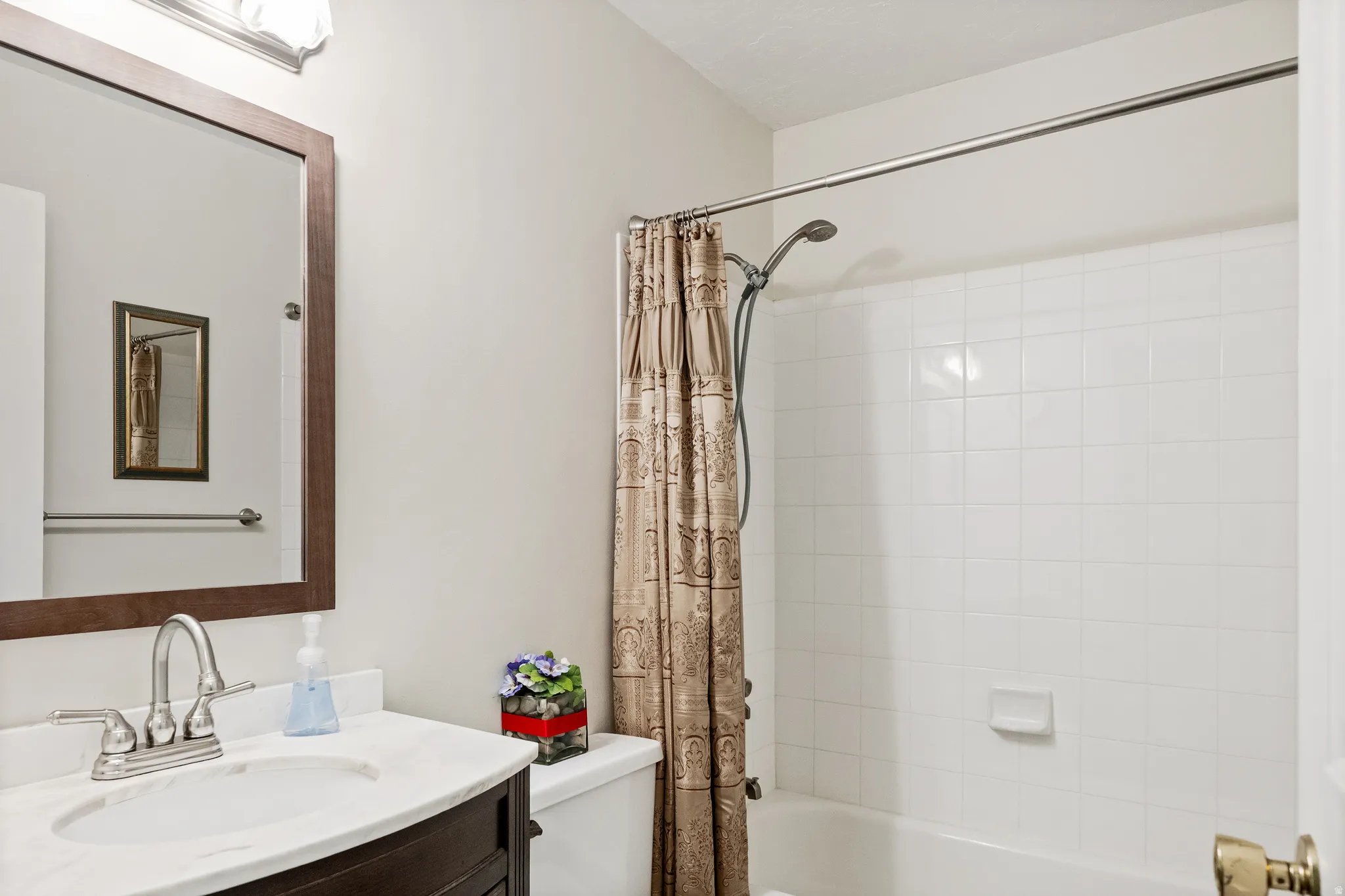 Main full bathroom