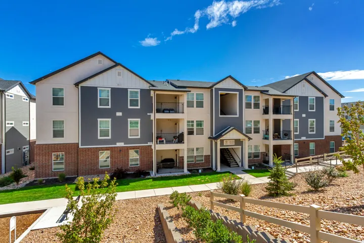 Charming main level condo in Saratoga Springs, with easy access to Mountain View Corridor and I-15