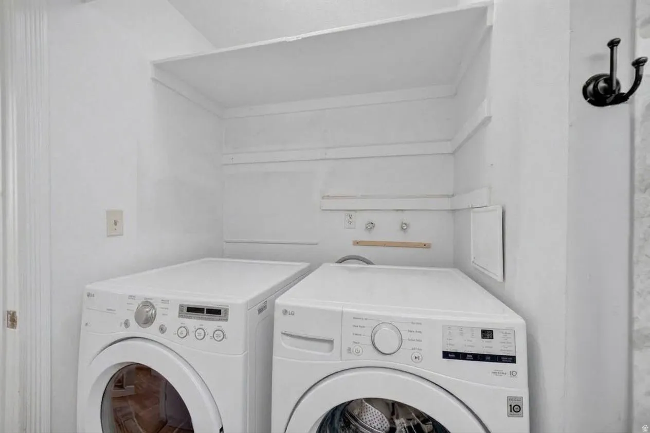 Integrated laundry area with upper shelving