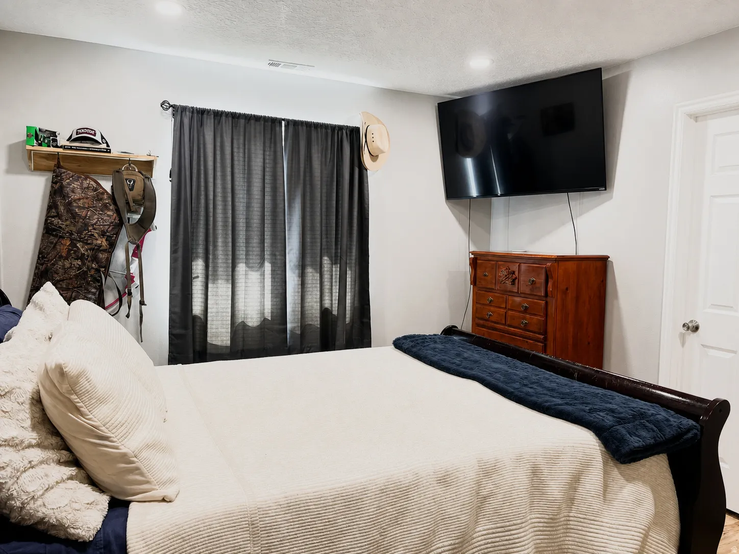 Recessed lighting and a wall-mounted television