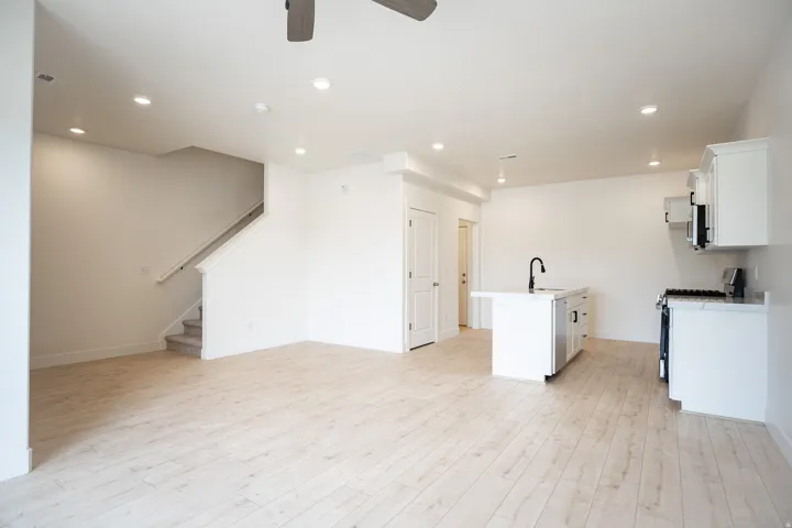 Kitchen & Dining area