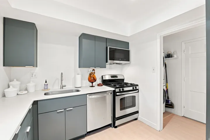 Quartz countertops, stainless steel appliances, modern cabinetry, undermount sink, and new LVP flooring