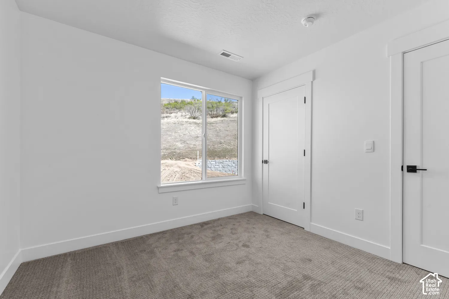 Picture of model Harmony, not of current listing.