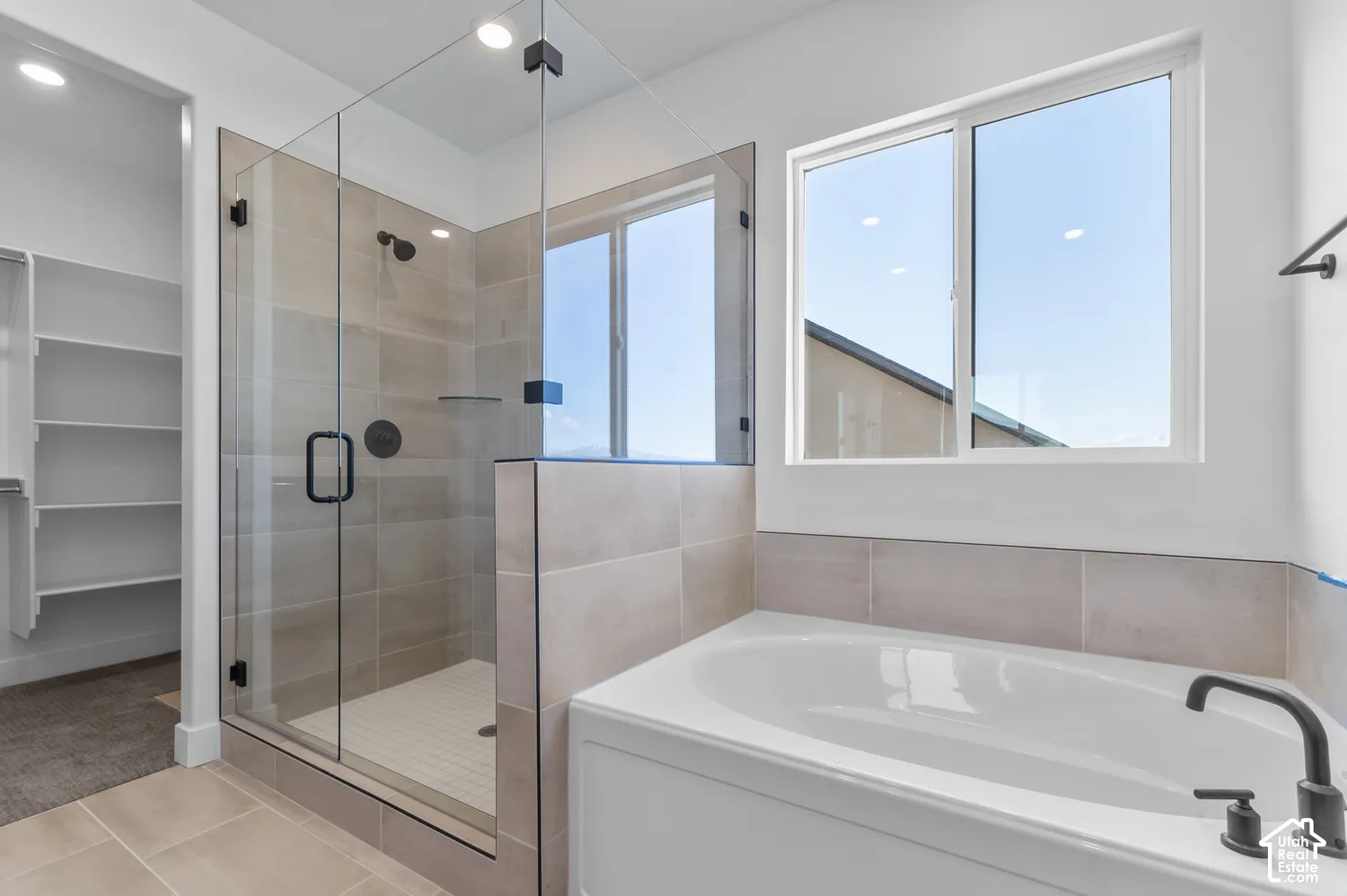 Picture of model Harmony, not of current listing.