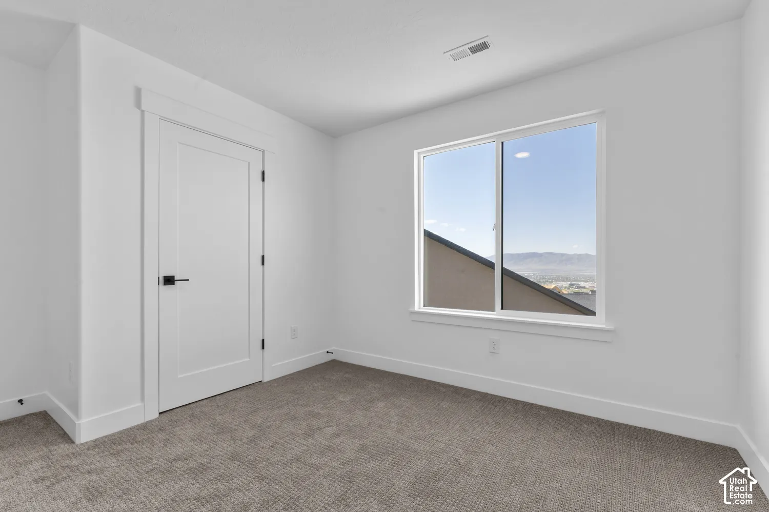 Picture of model Harmony, not of current listing.