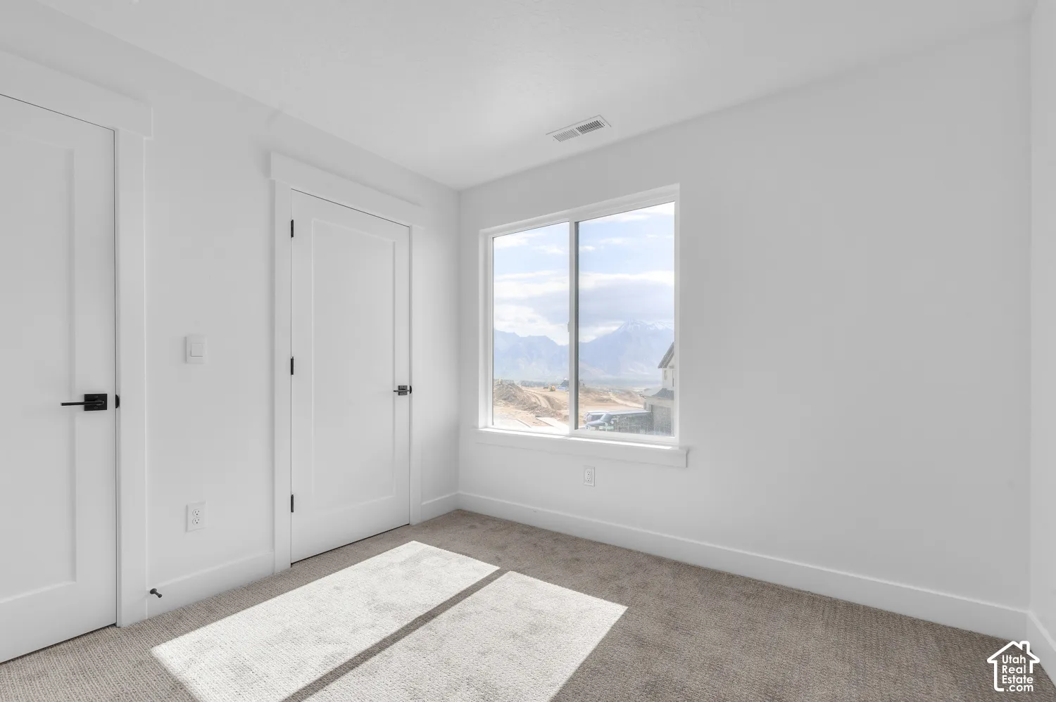 Picture of model Harmony, not of current listing.