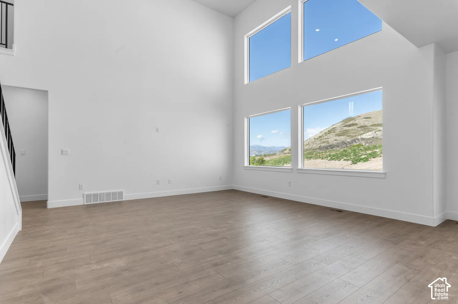 Picture of model Harmony, not of current listing.