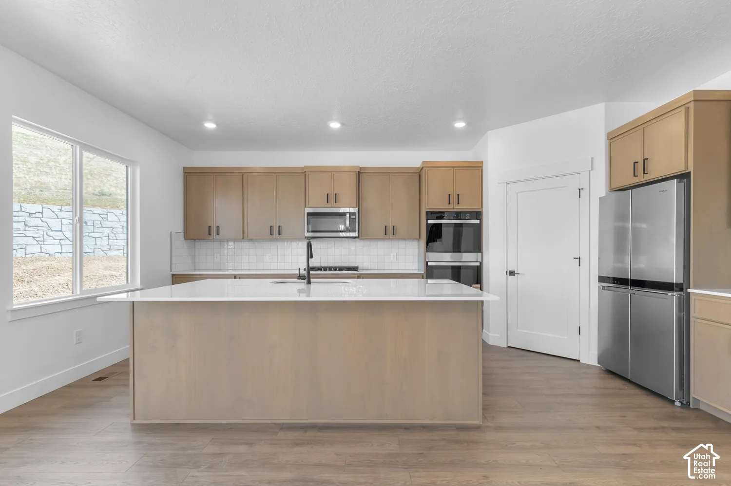 Picture of model Harmony, not of current listing.